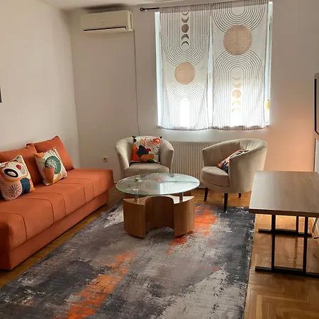 Nova Detelinara,novi Sad شقة